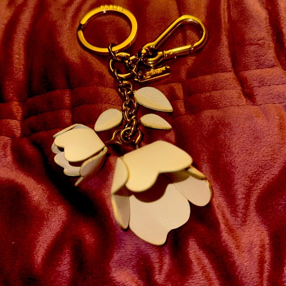 COACH Essential Tea Rose Bag Charm With Gift Box 23539 - Picture 5 of 11